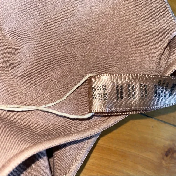 Skims - Picture 5 of 6